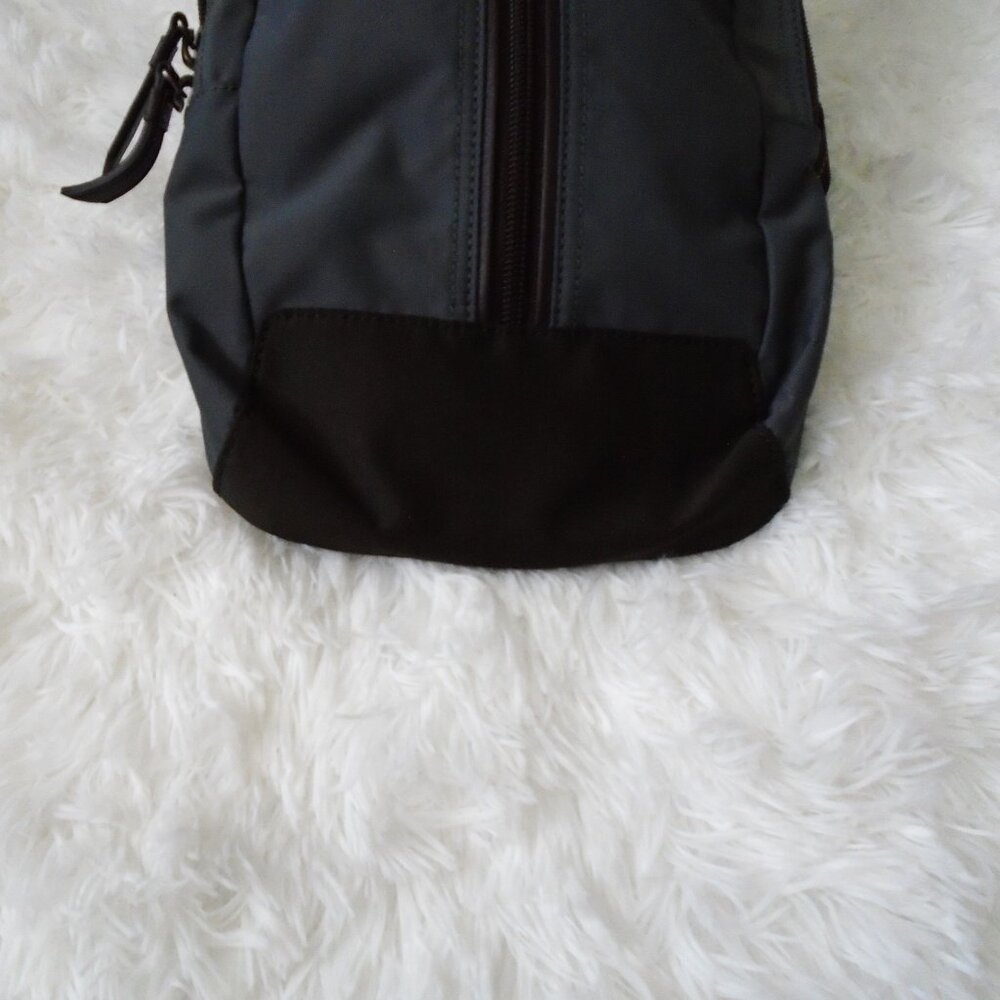 Coach Men Varick Sling Backpack Gray F70692 - Picture 8 of 15